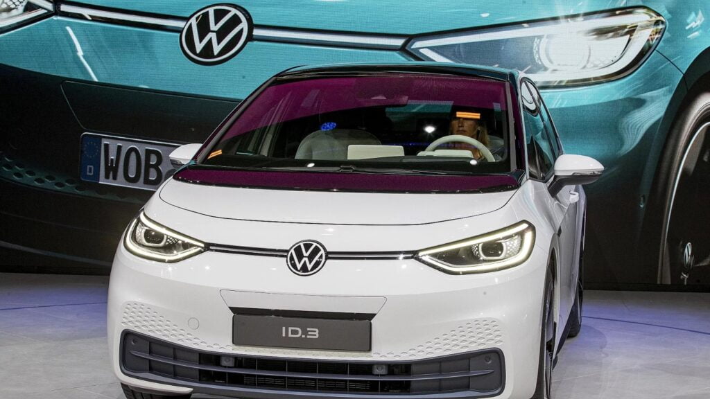 Volkswagen Electric Volkswagen Electric Car Sales Plunge: Why Are Europeans Returning to Petrol?