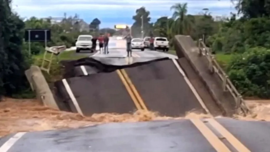 72BDE5C6 0C70 4144 B623 AF849EEB96A0 Bridge Collapse: Brazil's River Plunge Triggers Emergency Respons