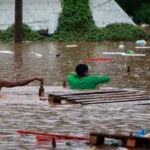 Bridge Collapse: Brazil’s River Plunge Triggers Emergency Respons