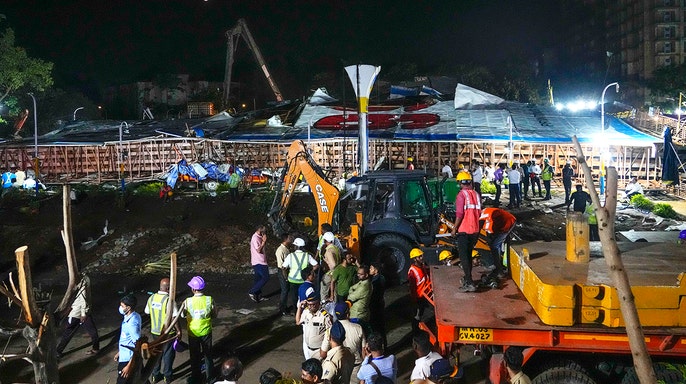 collapsed billboard 1 1 Billboard collapses onto group of pedestrians, killing at least 14