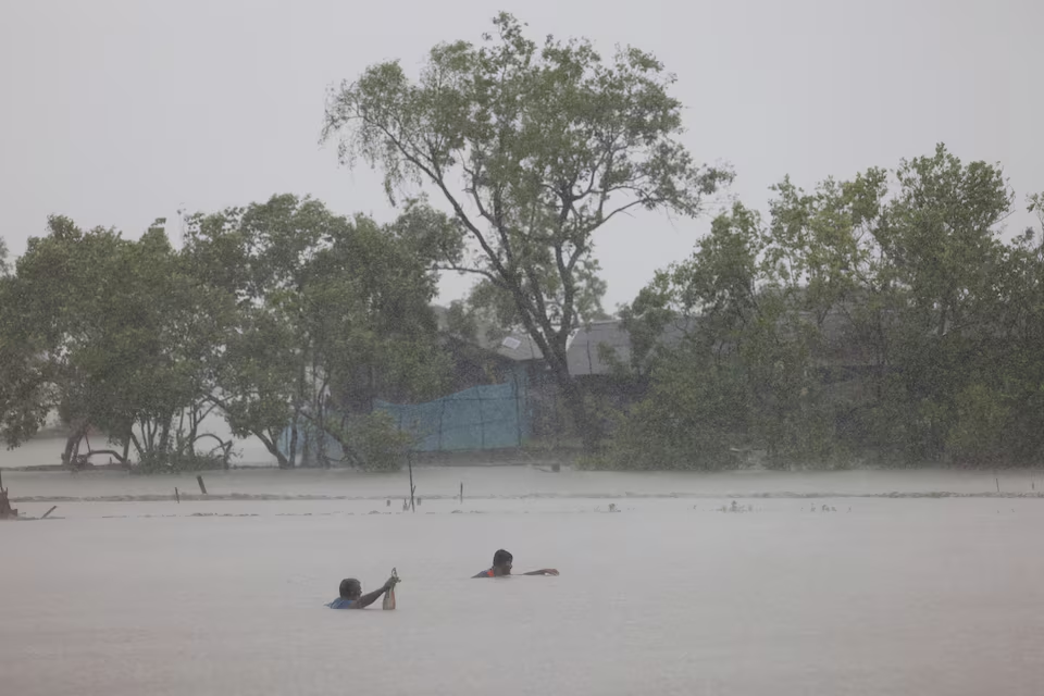 image 166 Cyclone Remal Impact: 394 flights Cancelled, 2 killed in Bengal; 10 dead in Bangladesh