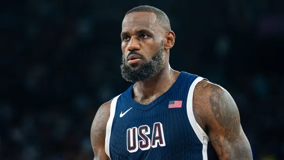 6166C28C 34B4 4DF2 B3FE 5F35A5829A06 LeBron James Faces Social Media Backlash for Stern Exchange with Young Fan