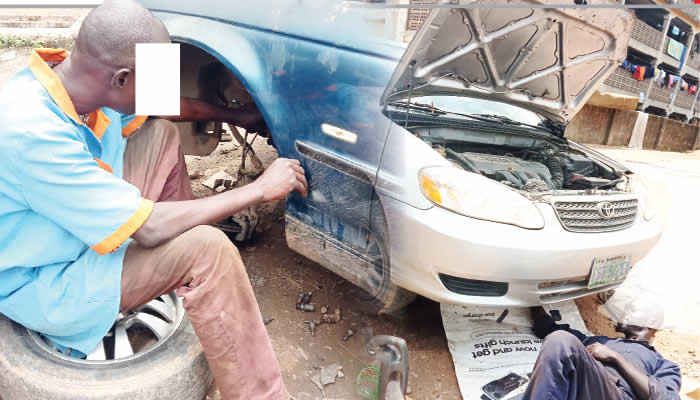 CF6FC303 6E1E 4A68 934D FE3A4C10F828 Nigerian Lagos mechanic attempting to steal motor parts escapes lynching