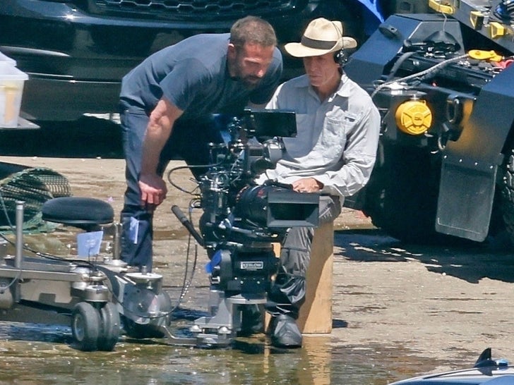 0410-Ben-Affleck-And-Gillian-Anderson-On-Set-Filming-With-Stunt-Doubles-primary-2