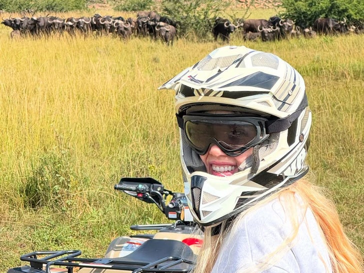 0428-Carly-Rae-Jepsen-Safari-Adventure-With-Fiance-Sub4