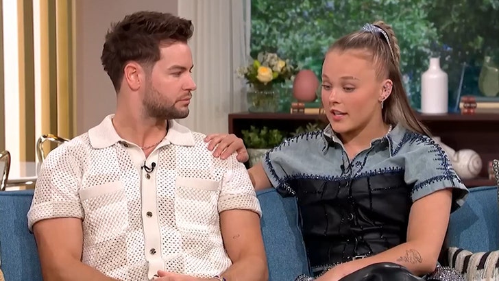 JoJo Siwa Gets Real About Why She Broke Up With Kath Ebbs Post-'Celeb Big Brother' 042825_jojo_siwa_kal
