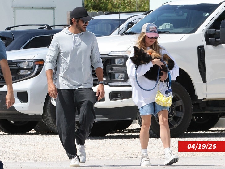 sydney-sweeney-jonathan-davino-backgrid-1