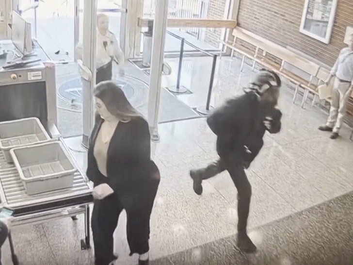 041625-court-pepper-spray-running