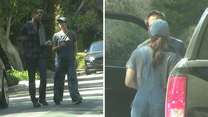 Jennifer Garner Seen Making Out With Boyfriend John Miller, NOT Ben Affleck 041925_jennifer_garner_kal