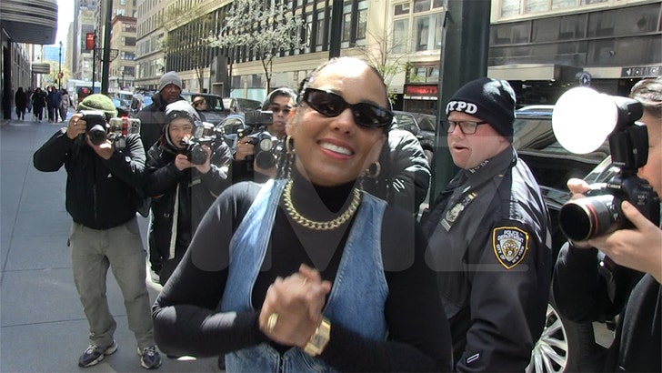 Alicia Keys Doubles Down That She's Never Had An Argument With Her Husband alicia-keys-kal-04-10-2025