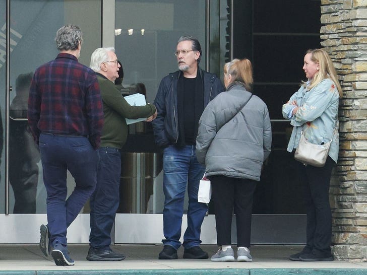 charlie-sheen-and-family-backgrid-1