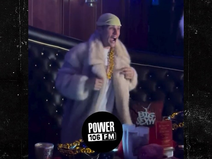 041625-justin-bieber-partying-v1