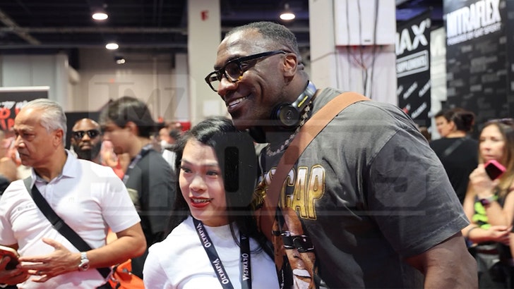 Shannon Sharpe Gets Cozy With Female Fan at 2024 Event, Video Shows shannon-sharpe-female-fan-kal-04-25-2025