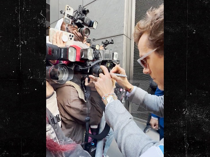 042725-ryan-reynolds-signature
