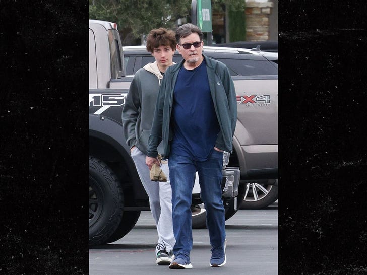 charlie-sheen-and-family-backgrid-2