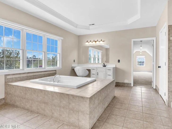 0423-angelina-pivarnick-lists-her-new-jersey-home-primary-2