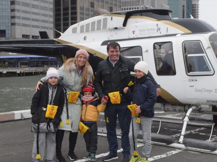 family killed in hudson river after helicopter crashes New York Helicopter Tours LLC 1