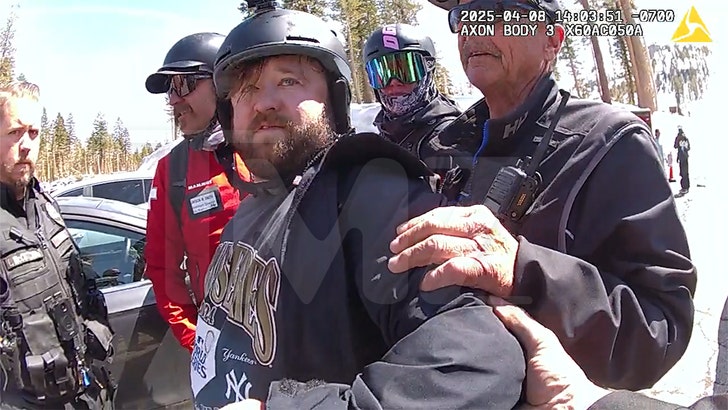 Haley Joel Osment Revealed Mammoth Trip Plans on Podcast, Trying to Give Sister Space haley-joel-osmen-slur-nazi-kal-v2-04-17-2025