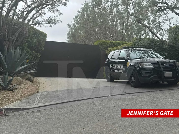 jennifer aniston gate security