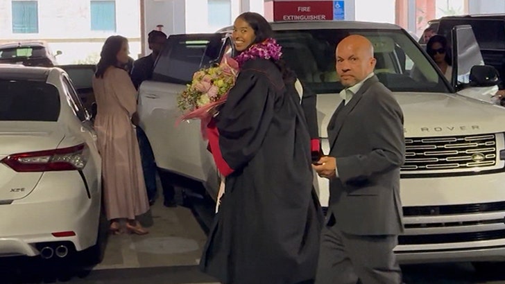 Kobe Bryant's Daughter Natalia Graduates From USC's Film School 051725_natalia_bryant_kal