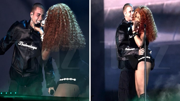 Justin Bieber Joins SZA For Surprise Performance in L.A. for 'Grand National Tour' 052425_justin_bieber_sza_kal