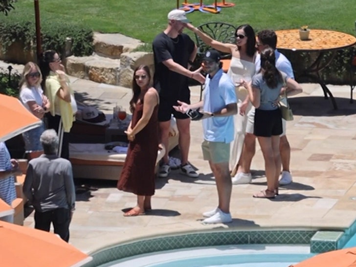053125-hailee-steinfeld-josh-allen-primary-2