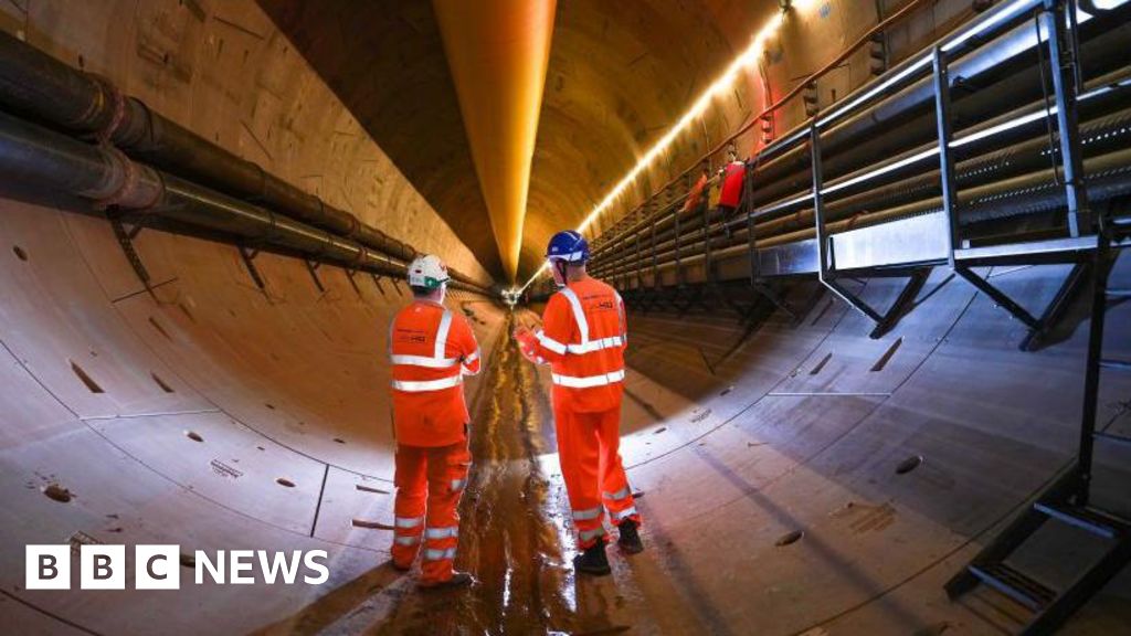 0430c4a0 4bc9 11f0 ac36 b3c74cb34605 Opening of HS2 line set to be delayed beyond 2033