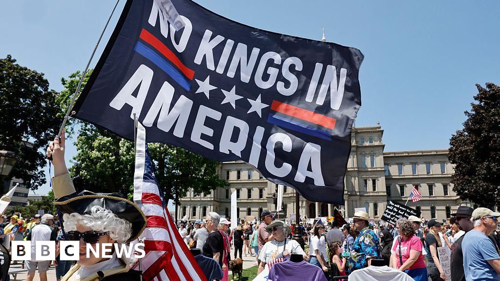 04ddd4e0 4955 11f0 8d35 db6aa603eef9 Mass protests against Trump across US as president holds huge military parade