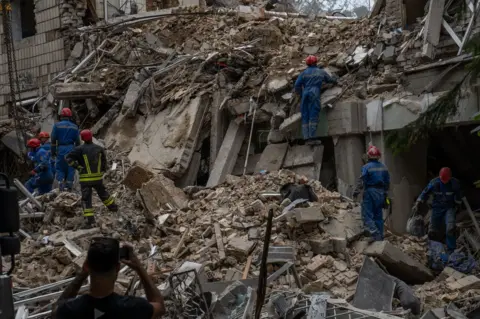 After a night of terror in Kyiv, the search for dead goes on Rescue workers were still discovering new bodies under the rubble on Wednesday afternoon.