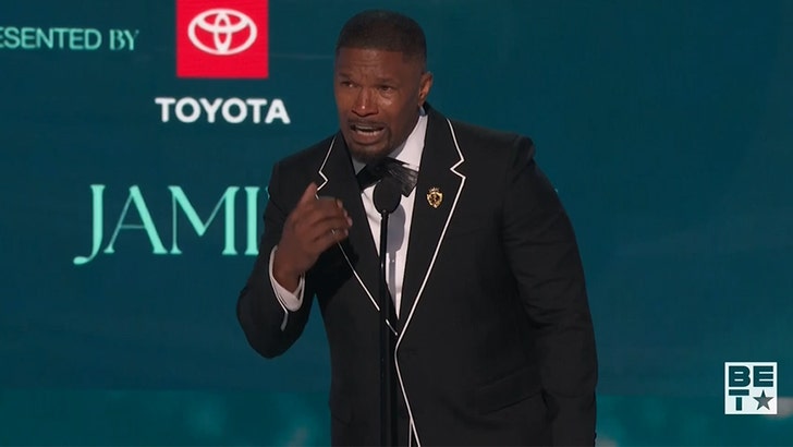 Tyler Perry Warns of Erasure of Black History in Charged BET Awards Speech 061025_jamie_foxx_kal