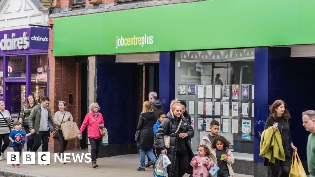 0fb0a2a0 5362 11f0 a0b2 13bcfa16c1d6 Government jobs support plans 'a mess', DWP officials tell BBC