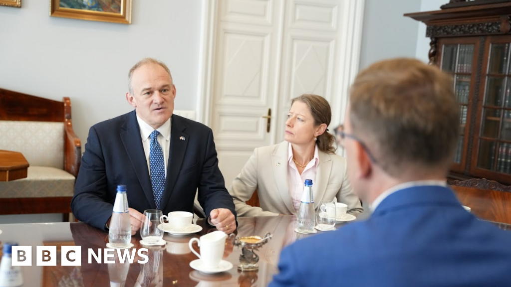 13445220 4dfb 11f0 bb1d 1741330db98d Give new recruits £10,000 to join army, says Sir Ed Davey