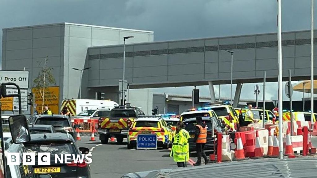 156db730 49dc 11f0 b209 c18fcce2798c Person hurt in airport car park incident
