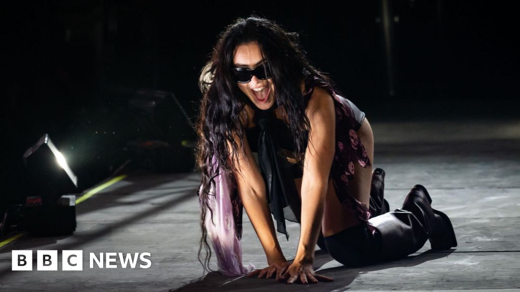 198614d0 5480 11f0 9daf 015343ffa173 Charli, Neil Young and Scissor Sisters give Glastonbury goosebumps