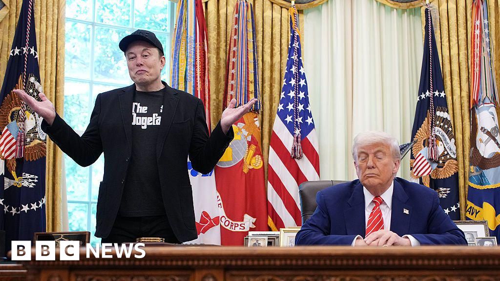 1a2fdf80 424f 11f0 99b5 a35d5a6c0ed3 Tesla shares hit as Trump-Musk feud explodes