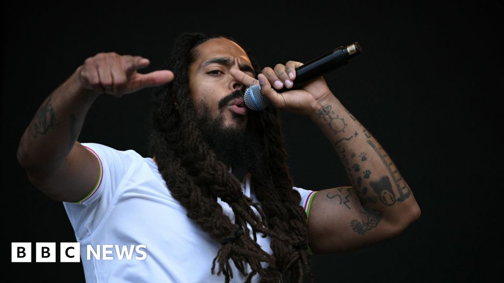 1a9a3830 5465 11f0 9a35 7510db3f7afb Government condemns Glastonbury chants aired live on BBC
