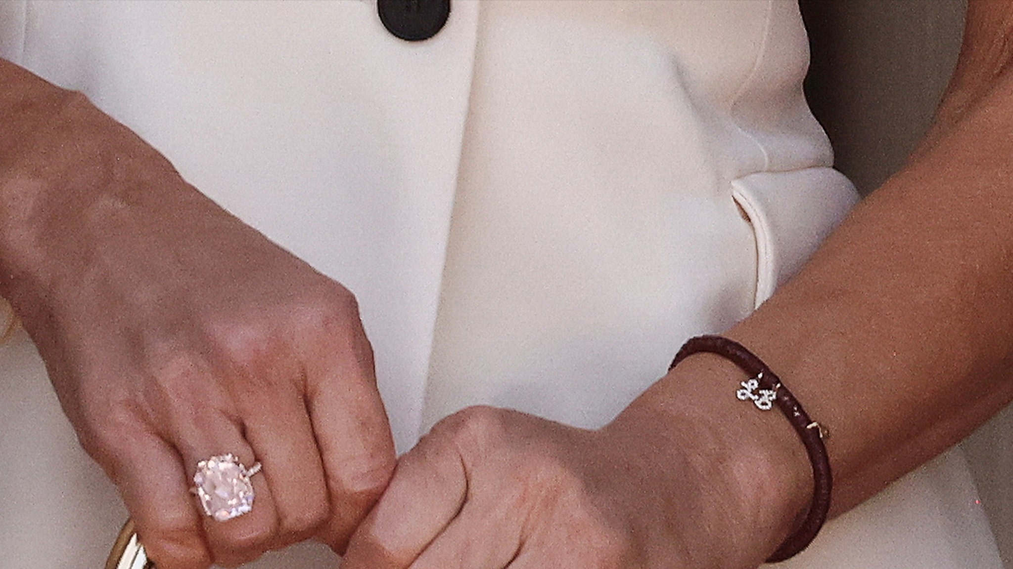 Lauren Sanchez Rocking Double the Diamonds on Ring Fingers on Wedding Day