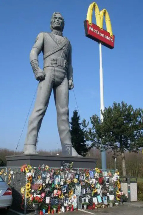 Where are Michael Jackson's giant HIStory statues 30 years later? Peter Van Gelder A Michael Jackson statue, stood near a McDonald's golden arches sign, surrounded by a small fence covered in flowers, letters and other tributes.