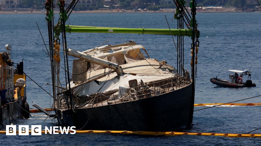 33e885f0 4e8c 11f0 a466 d54f65b60deb Sunken British superyacht raised from seabed