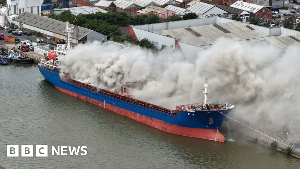 3b1e6830 5346 11f0 b4be 8f7caf53b80c Ship on fire at Hull's Albert Dock as roads and shops are closed