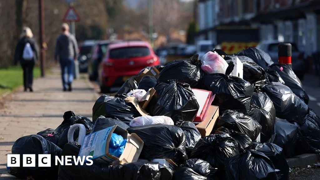 3d78e910 4226 11f0 bace e1270fc31f5e Birmingham bin strike could last until December after union vote