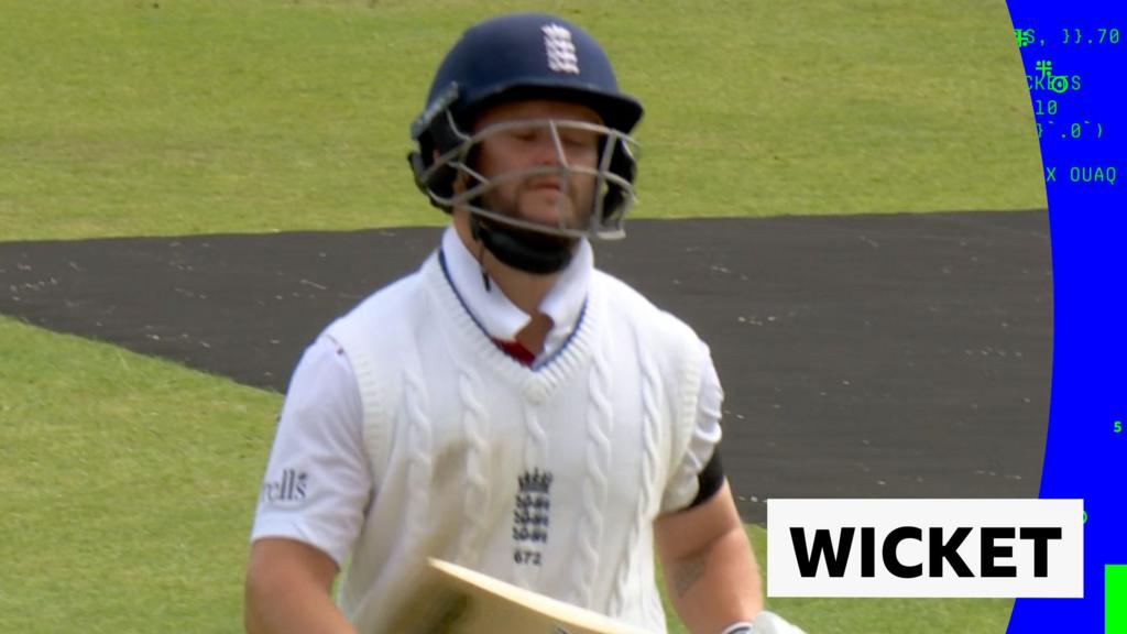 42618080 5113 11f0 8485 7bd50fa63665 'Can you believe it?' - Duckett dismissed on 149