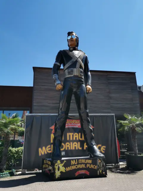 Where are Michael Jackson's giant HIStory statues 30 years later? Europark Milano A painted towering Michael Jackson statue standing on a plinth which reads "MJ ITALIAN MEMORIAL PLACE"