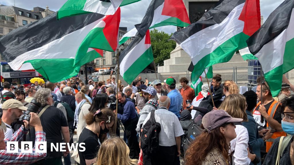 4e254f60 5027 11f0 a466 d54f65b60deb Hundreds of people gather for Palestine Action protest
