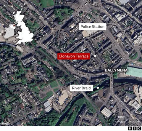 Police deploy more officers after 'mob violence' A map showing an overview of Ballymena, indicating where Clonavon Terrace is in relation to other areas in the town, like the River Braid and the police station.