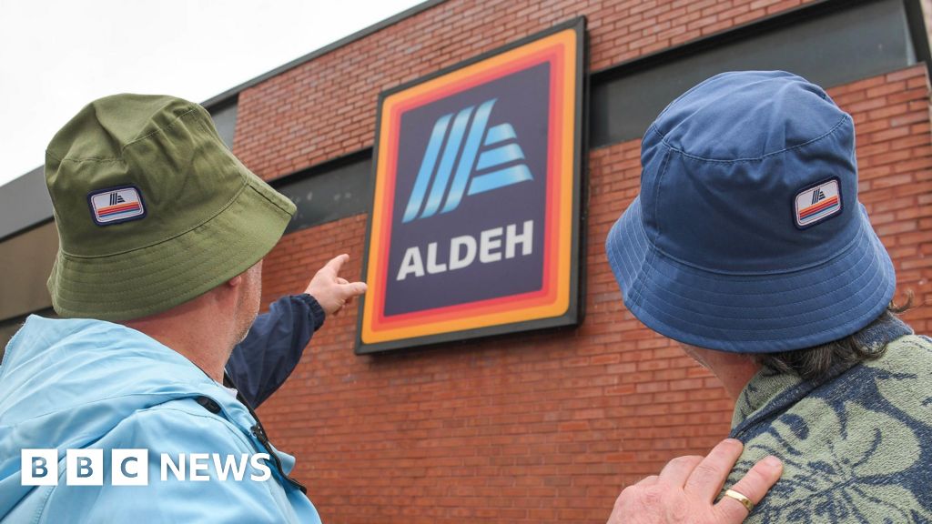 59857720 55a1 11f0 a13f c72f3e976a79 Aldi in Oasis rebrand as homage to band ahead of Manchester gigs
