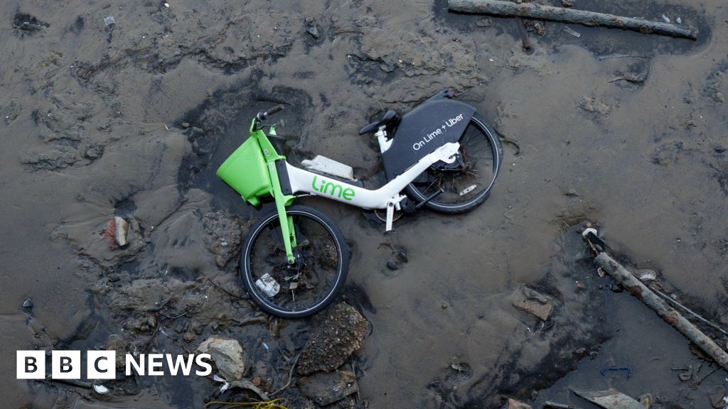 5ef5cf00 47ac 11f0 9471 e380f647874e Lime bikes dumped in canals and rivers 'posing pollution risk'
