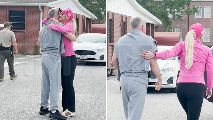 Julie Chrisley Started Crying After Savannah Told Her Trump Pardoned Her 061425_todd_chrisley_kal