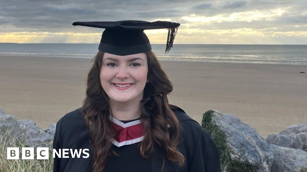 65601b00 5023 11f0 a466 d54f65b60deb Swansea University graduate applied for 646 roles before getting a job