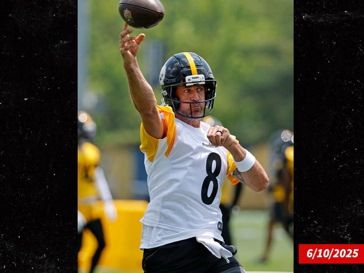 0610-Aaron-Rodgers-Training-SUB
